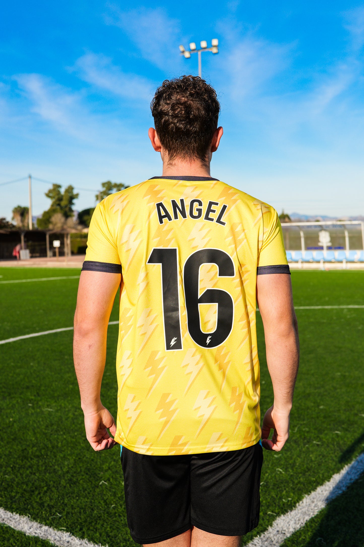 Camiseta Amarilla Angel 16 - Firmada
