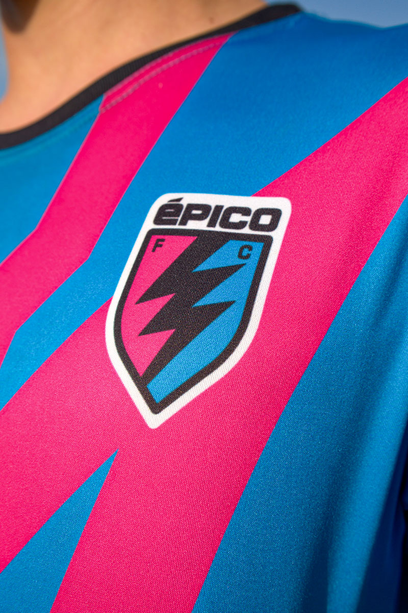 Camiseta Épico F.C Rosa y Azul